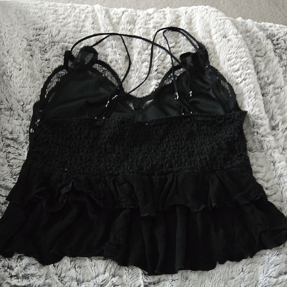 Elegant Black Lace Camisole - Picture 2 of 2